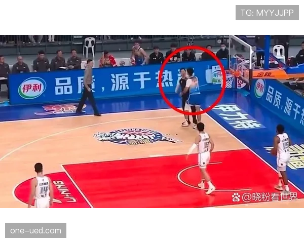 详解篮球规则中投篮犯规的判定标准与罚球次数具体规定 详解篮球规则中投篮犯规的判定标准与罚球次数具体规定